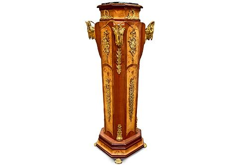 French Napoléon III style ormolu Ram Heads mounted and double veneer inlaid Grand Royal Pedestal Stand after the model by Guillaume Grohé, Paris