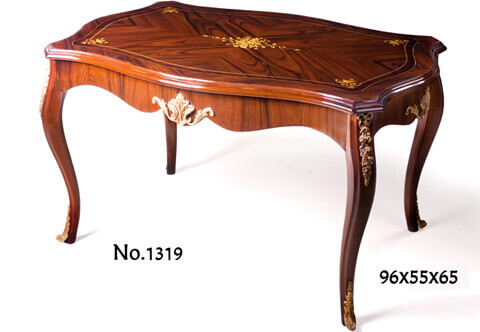 Classical King Louis 15 ormolu-mounted marquetry and sans traverse quarter veneer inlaid Table De Salon