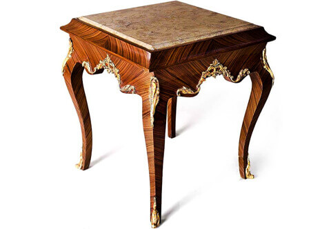French Louis XV Époque pierced gilt-ormolu-mounted sans-traverse quarter veneer inlaid marble topped End Table De Salon
