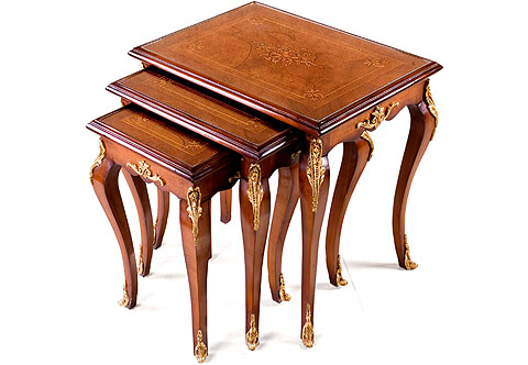 TROIS TABLES GIGOGNES DE STYLE LOUIS XV - Vintage Louis XV style ormolu-mounted marquetry and veneer inlaid Nesting Table Set of Three