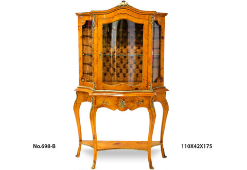 French Louis XV style patinated ormolu-mounted, Maple Birdseye veneer inlaid capitonné interior Vitrine on Stand
